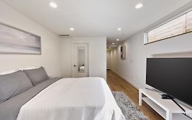 Modern Apartment Near Light Rail